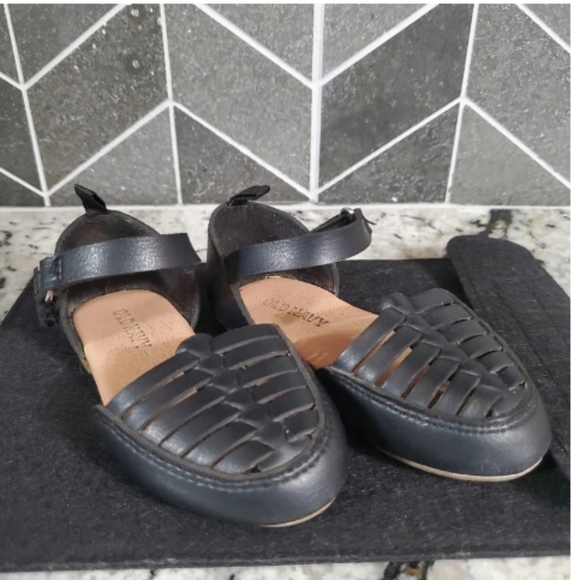 Old navy Sandals - Picture 1 of 4